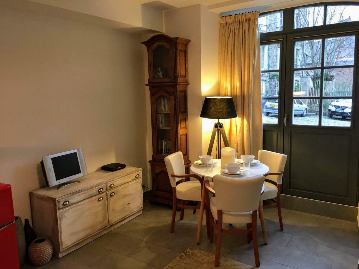Gate House Lodge Dinan Esterno foto