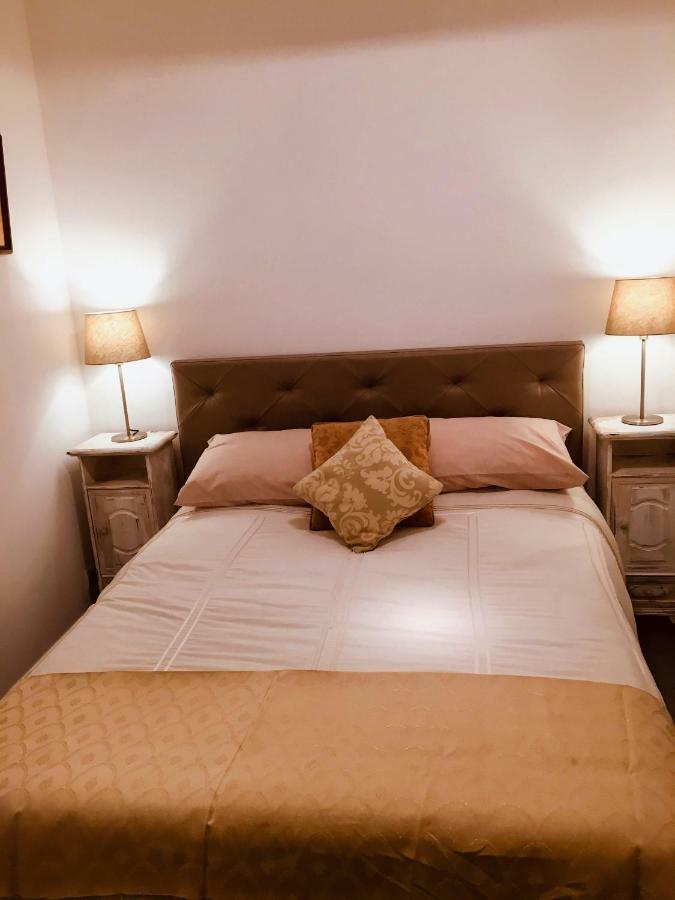 Gate House Lodge Dinan Esterno foto