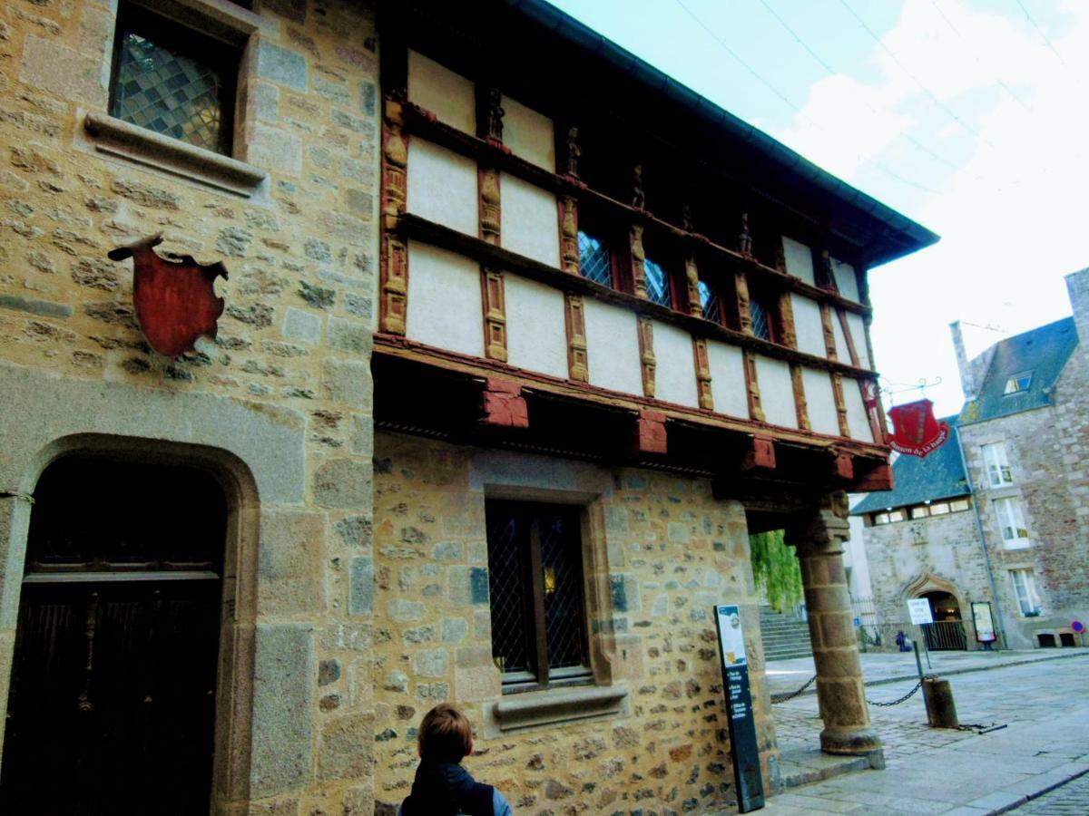 Gate House Lodge Dinan Esterno foto