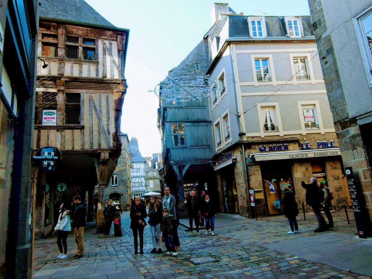 Gate House Lodge Dinan Esterno foto