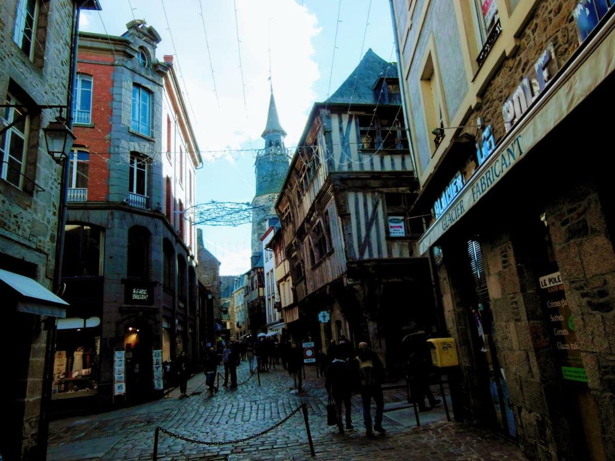 Gate House Lodge Dinan Esterno foto