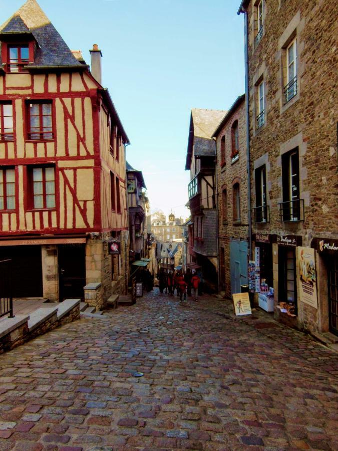 Gate House Lodge Dinan Esterno foto
