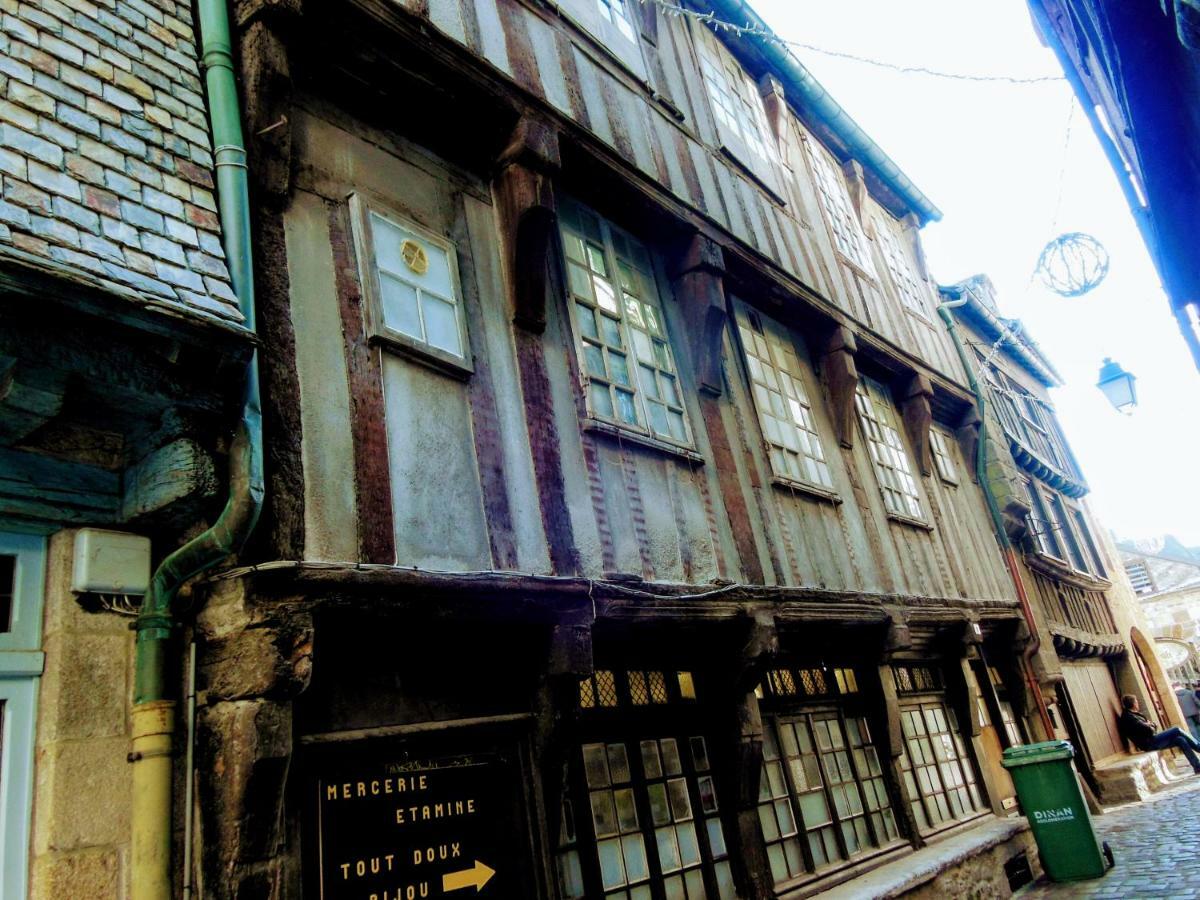 Gate House Lodge Dinan Esterno foto