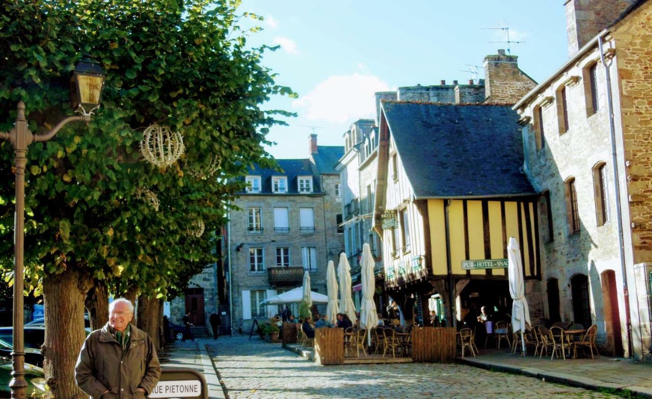 Gate House Lodge Dinan Esterno foto