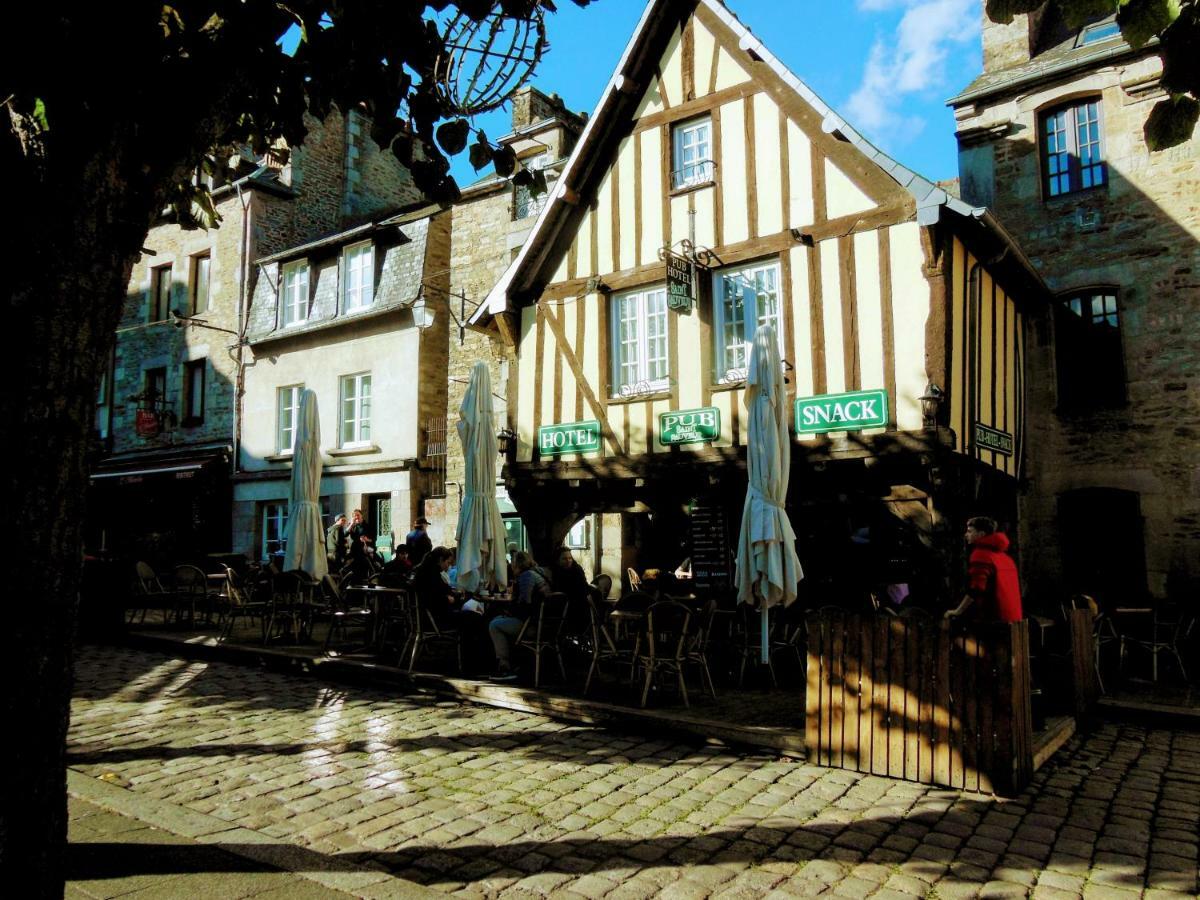 Gate House Lodge Dinan Esterno foto